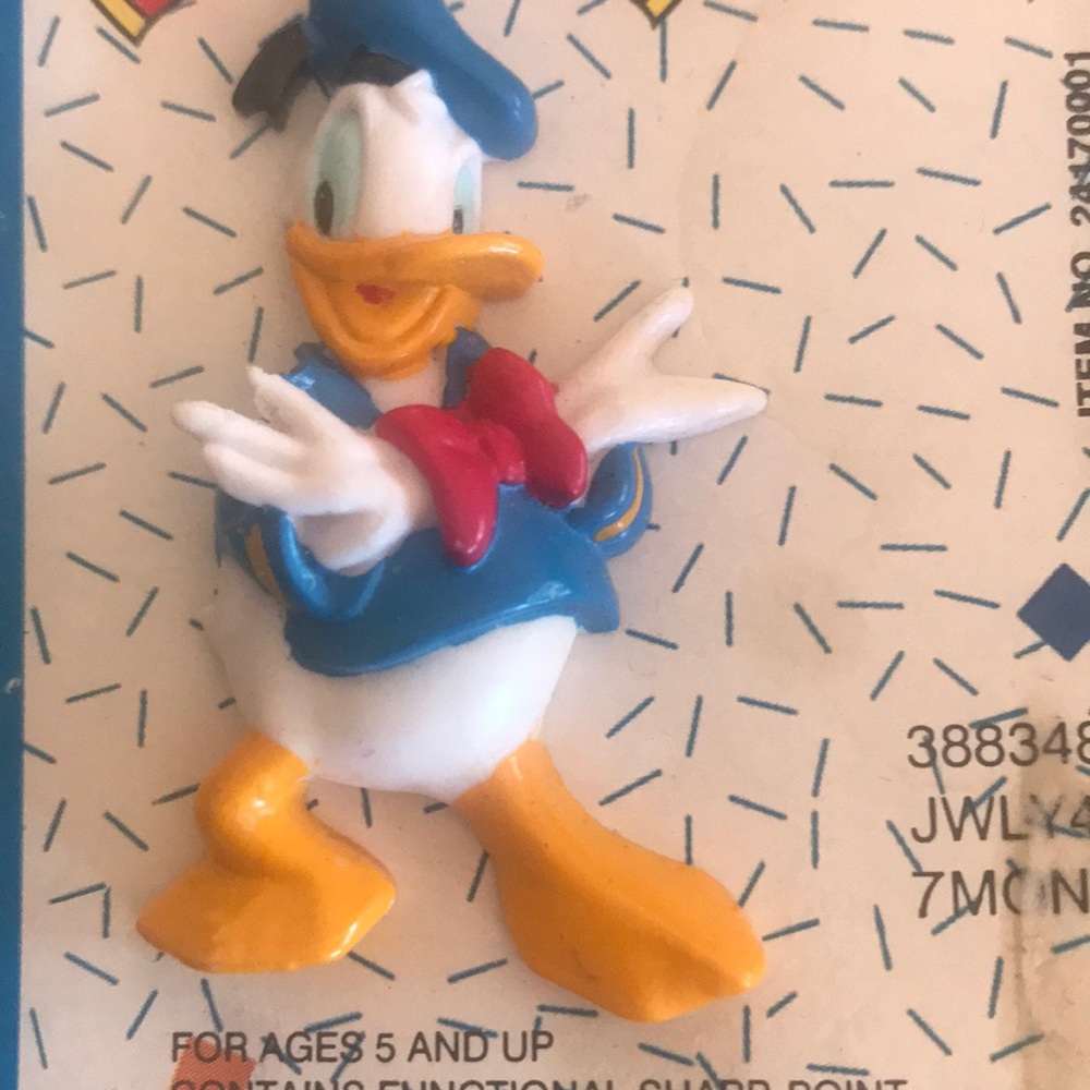 Mickey & Friends Pin - Picture 3 of 3